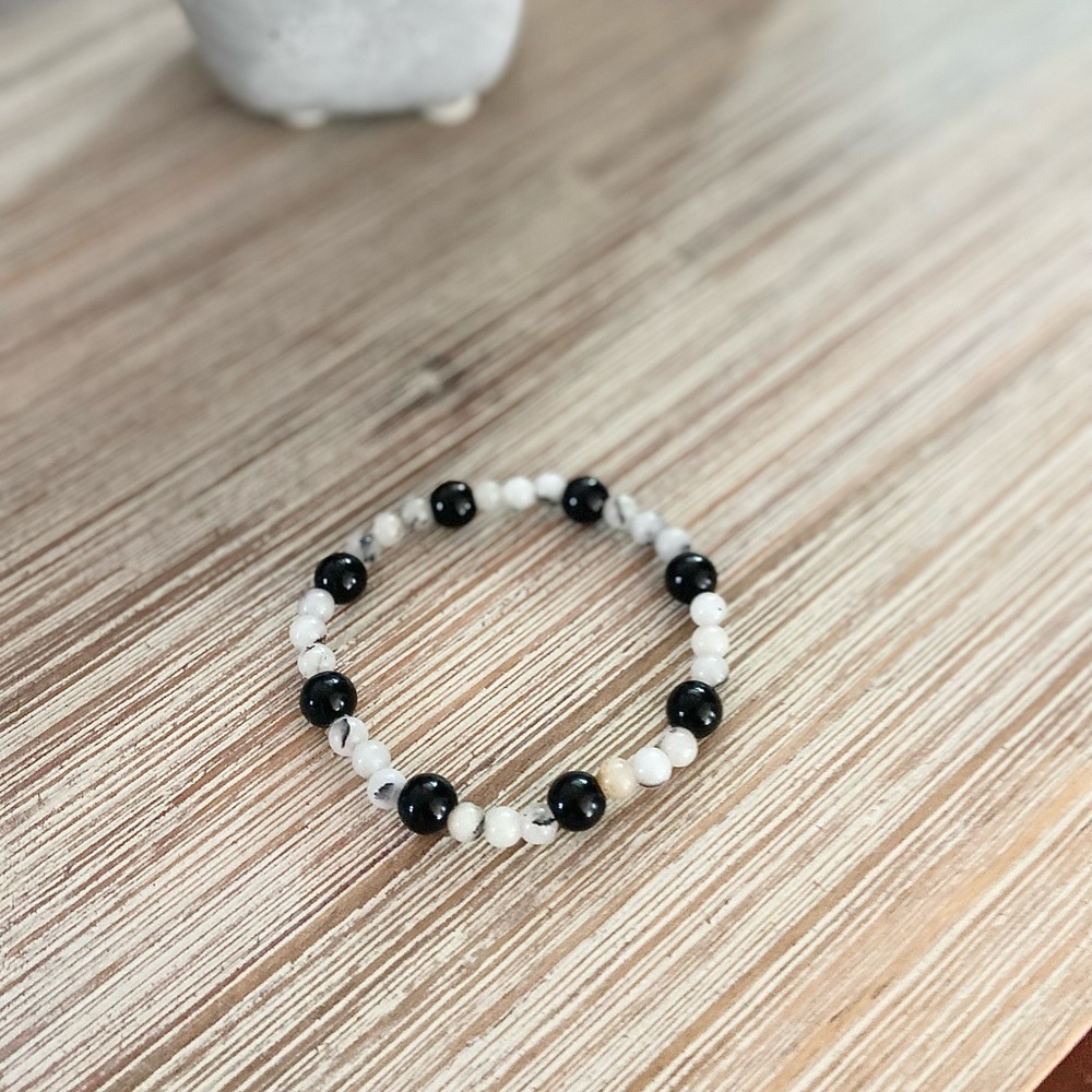Dalmatian Quartz and Onyx Bracelet